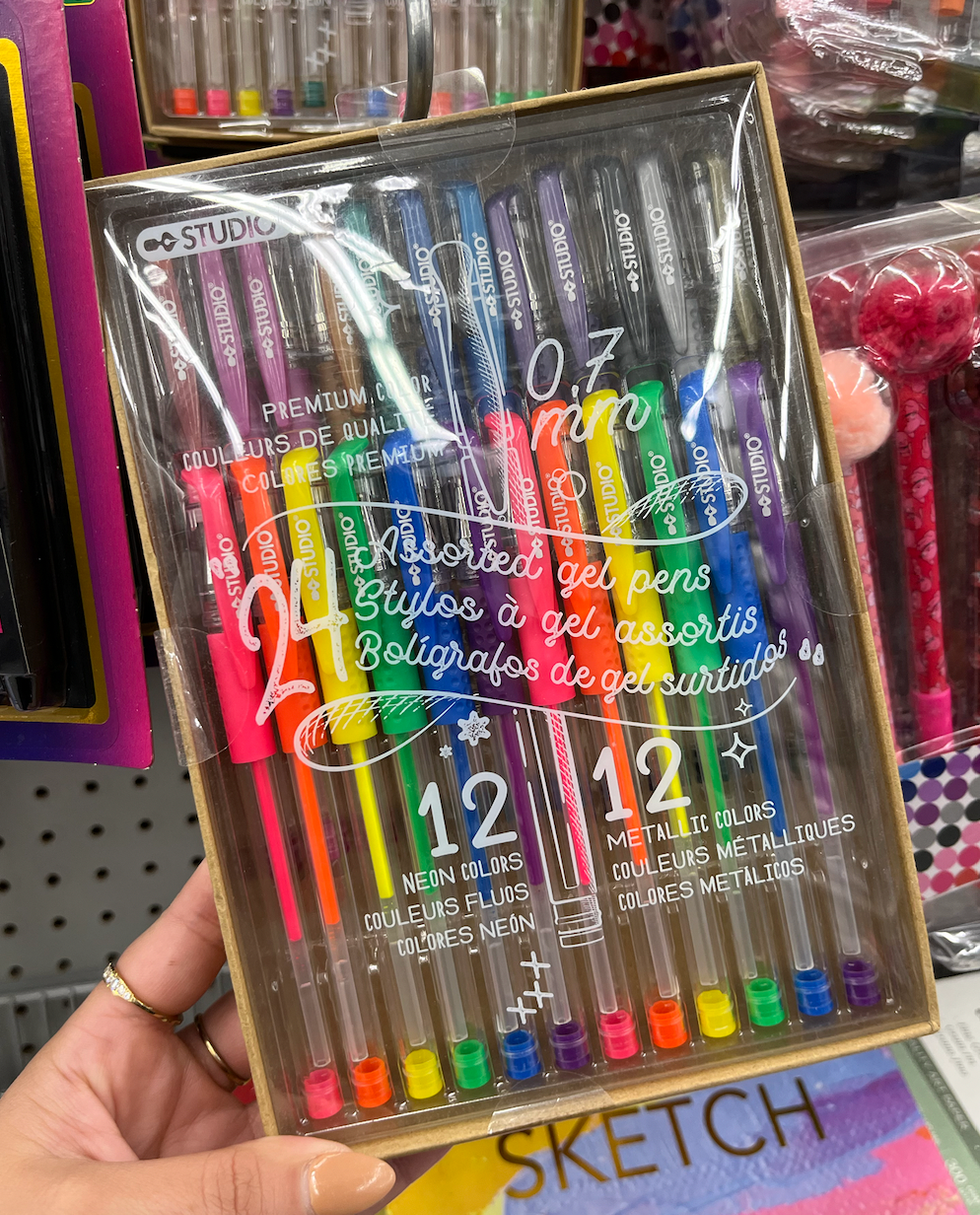 24 stylos \u00e0 gel de couleurs fluo et m\u00e9talliques vari\u00e9es dans un emballage.