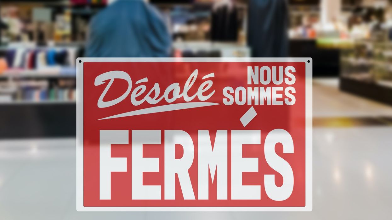 Affiche d'un magasin fermé.
