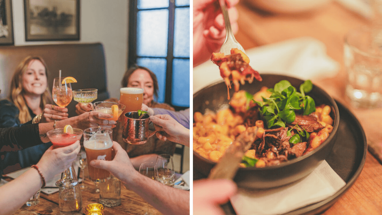 Ami·e·s levant leur verre dans un restaurant à Terrebonne. Droite: Plat de pâtes et viande servi lors de Terrebonne | Mascouche à table.