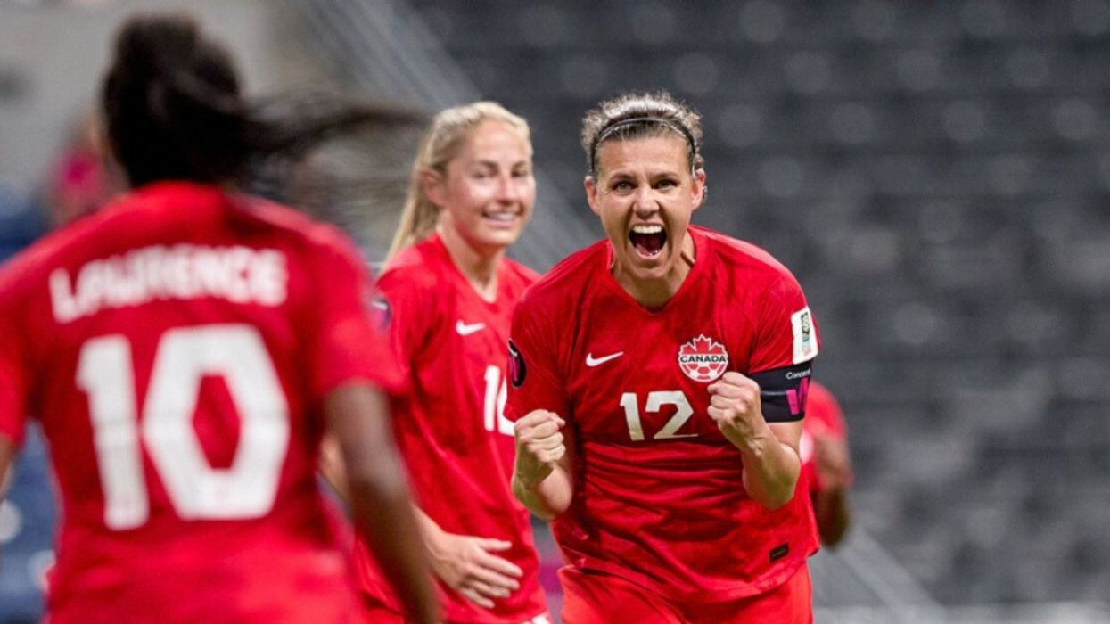 Ashley Lawrence, Janine Beckie et Christine Sinclair d'Équipe Canada.