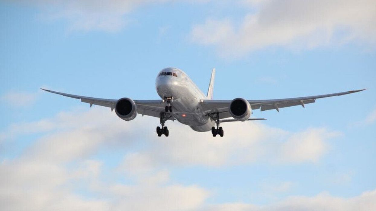 Avion dans le ciel.
