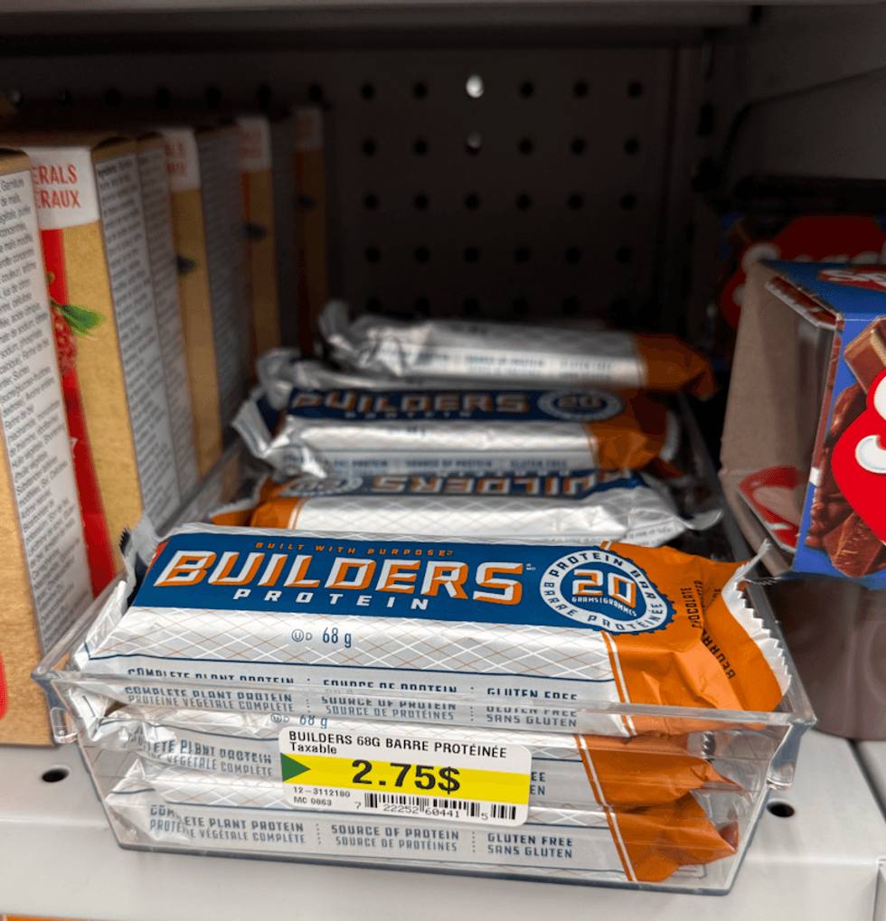 Barres prot\u00e9in\u00e9es Builders vendues au Dollarama.