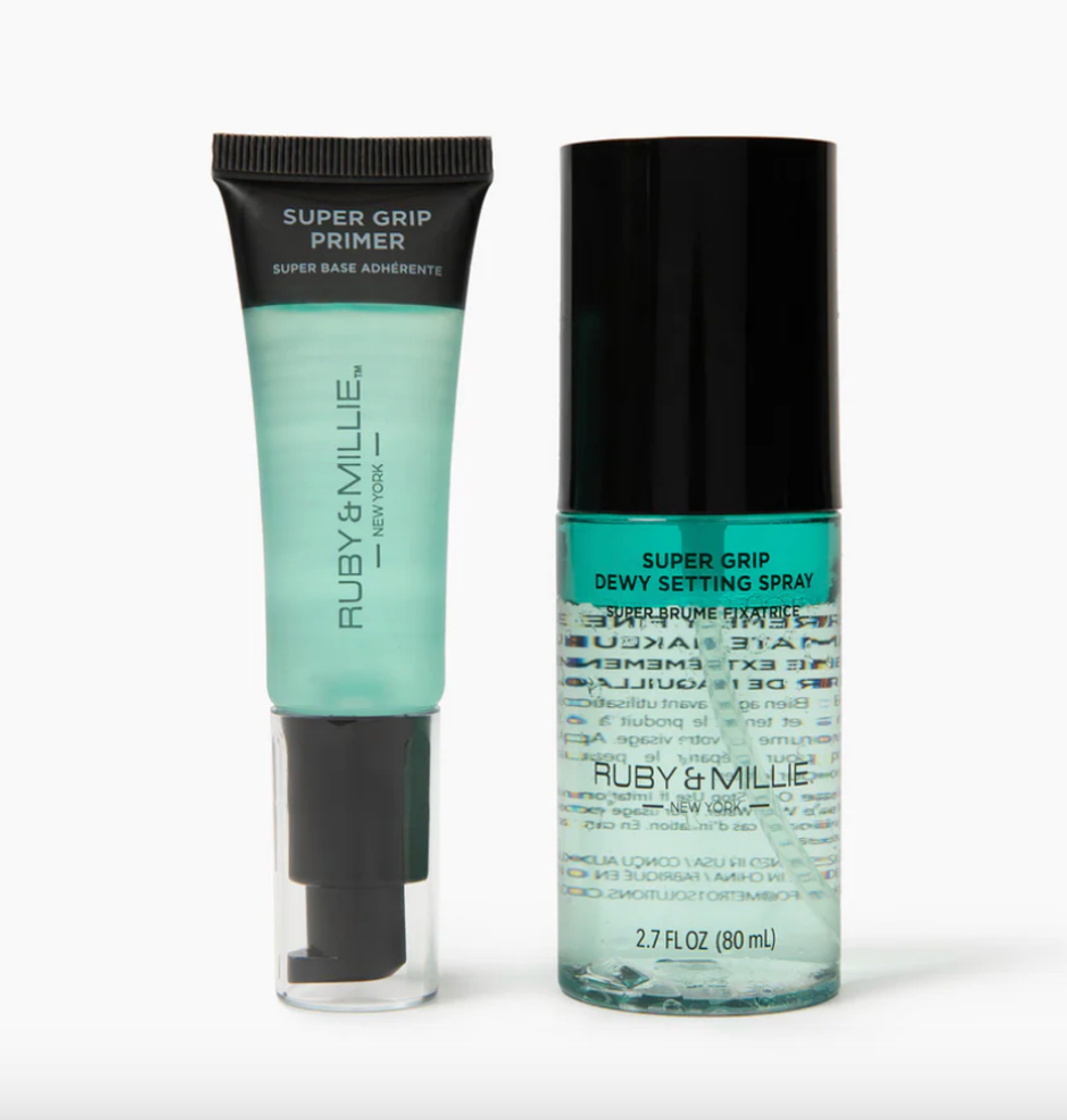 Base de maquillage et fixatif \u00e0 maquillage.