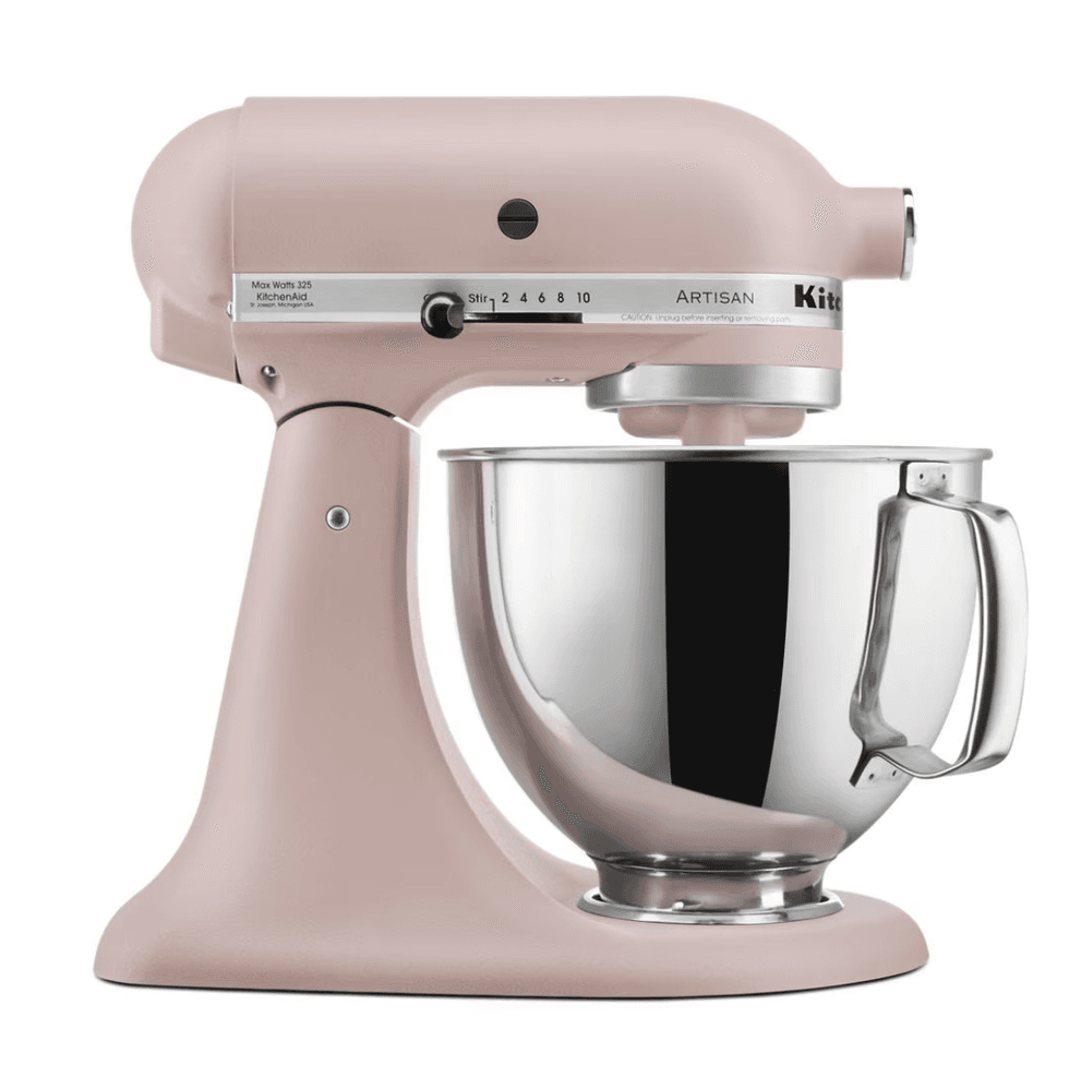 Batteur sur socle KitchenAid \u00e0 t\u00eate inclinable.