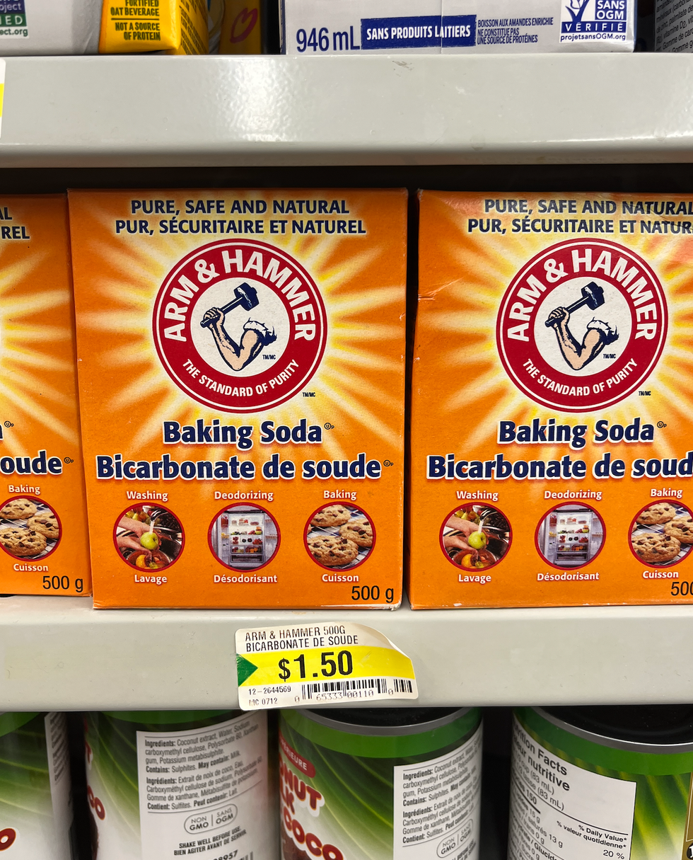 Bicarbonate de soude au Dollarama.