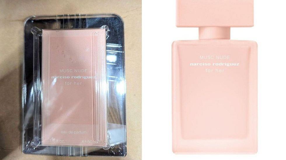 Bo\u00eete d'une bouteille de parfum Narciso Rodriguez vendue dans le rayon beaut\u00e9 chez Costco. Droite : bouteille de parfum Musc Nude de Narciso Rodriguez sur fond blanc.