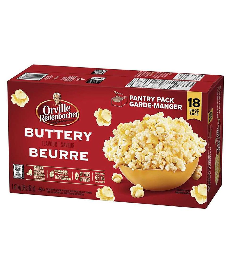 Bo\u00eete de 18 sacs de ma\u00efs \u00e0 souffler de marque Orville Redenbacher's sur fond blanc.