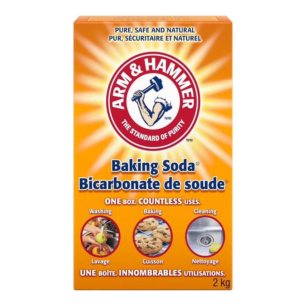 Bo\u00eete de 2 kg de bicarbonate de soude Arm & Hammer.