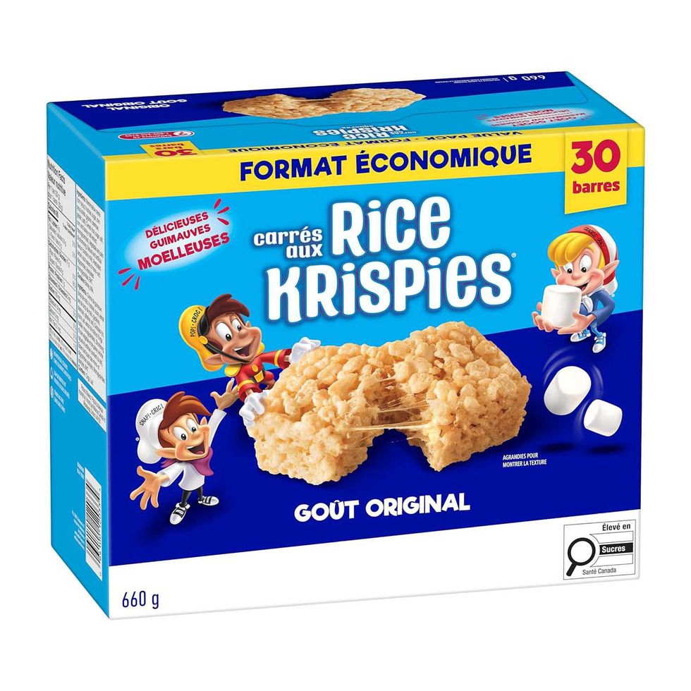 Bo\u00eete de 30 barres de carr\u00e9s Rice Krispies sur fond blanc.