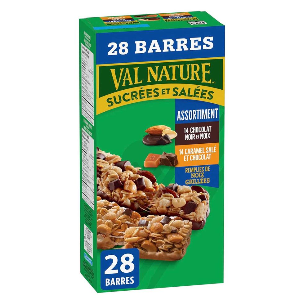 Bo\u00eete de barres tendres assorties de la marque Val Nature sur fond blanc.