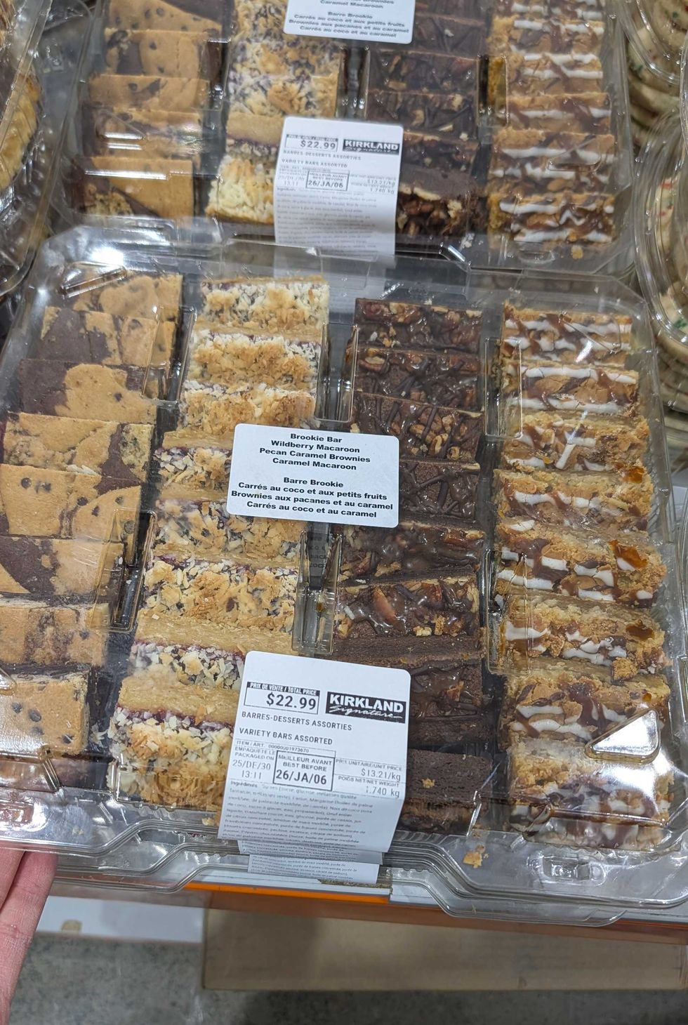 Bo\u00eete de brookies assorties.