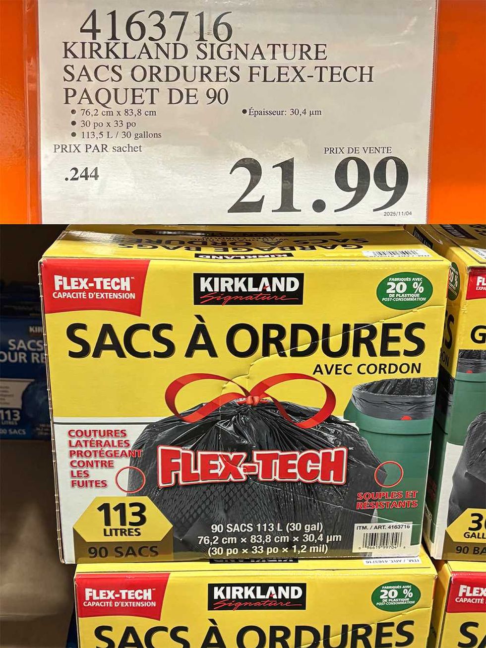 Bo\u00eete de grands sacs \u00e0 ordure noirs vendue chez Costco.