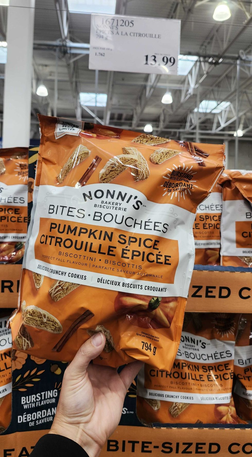 Bouch\u00e9es \u00e0 la citrouilles \u00e9pic\u00e9e de la marque Nonni's.