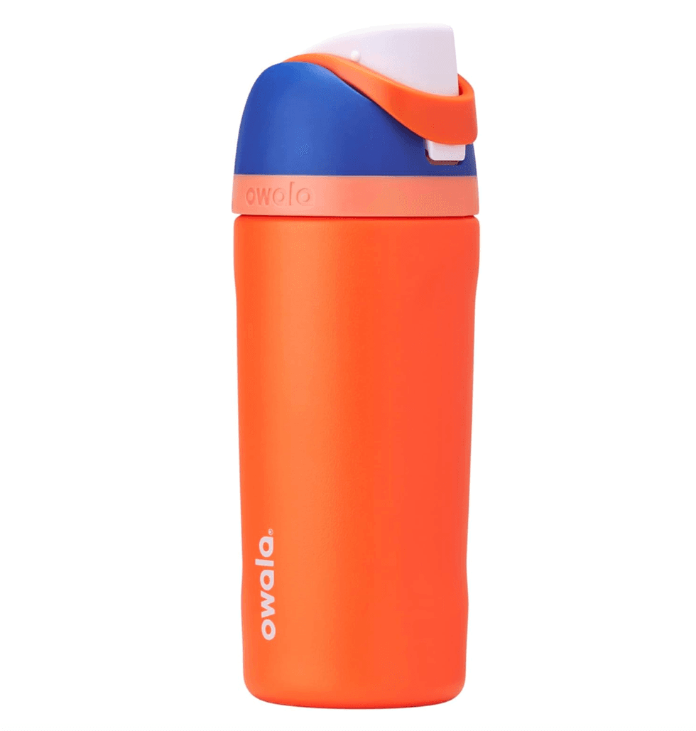 Bouteille d'eau Owala Kids FreeSip de 473 ml vendue sur Amazon Canada.