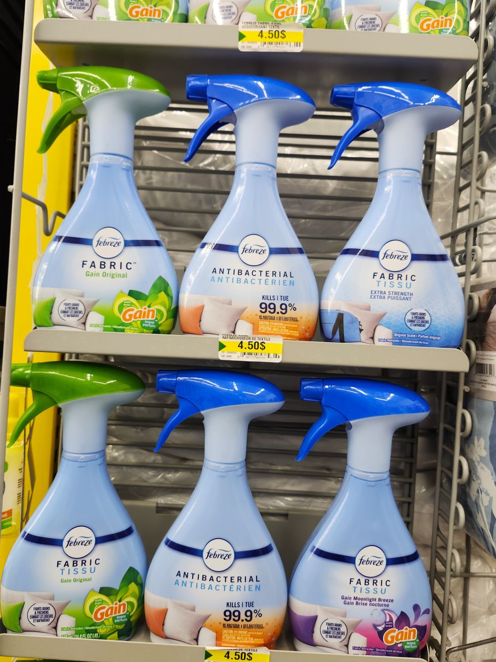 Bouteilles de d\u00e9sodorisant pour textiles.