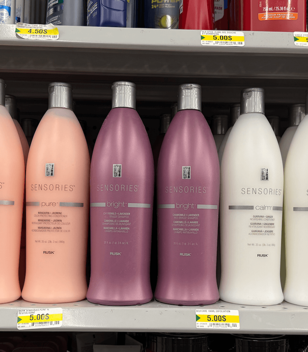 Bouteilles de shampoing et revitalisant RUSK Sensories chez Dollarama.