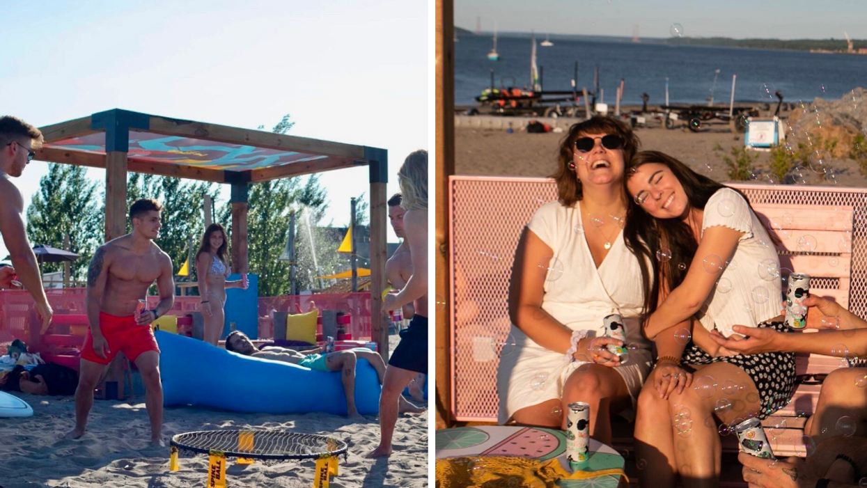 Cabanas romeo's gin. Droite : Deux femmes assises dans la cabane.