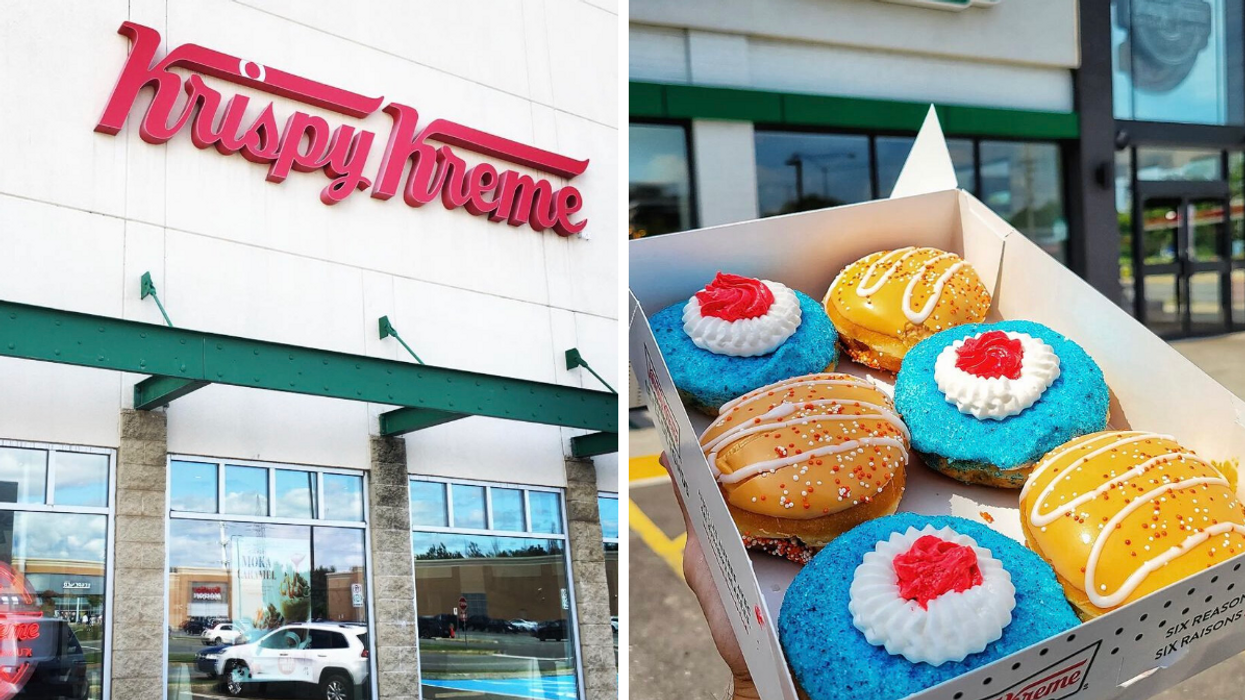 Café Krispy Kreme. Droite : Boîte de beignes.
