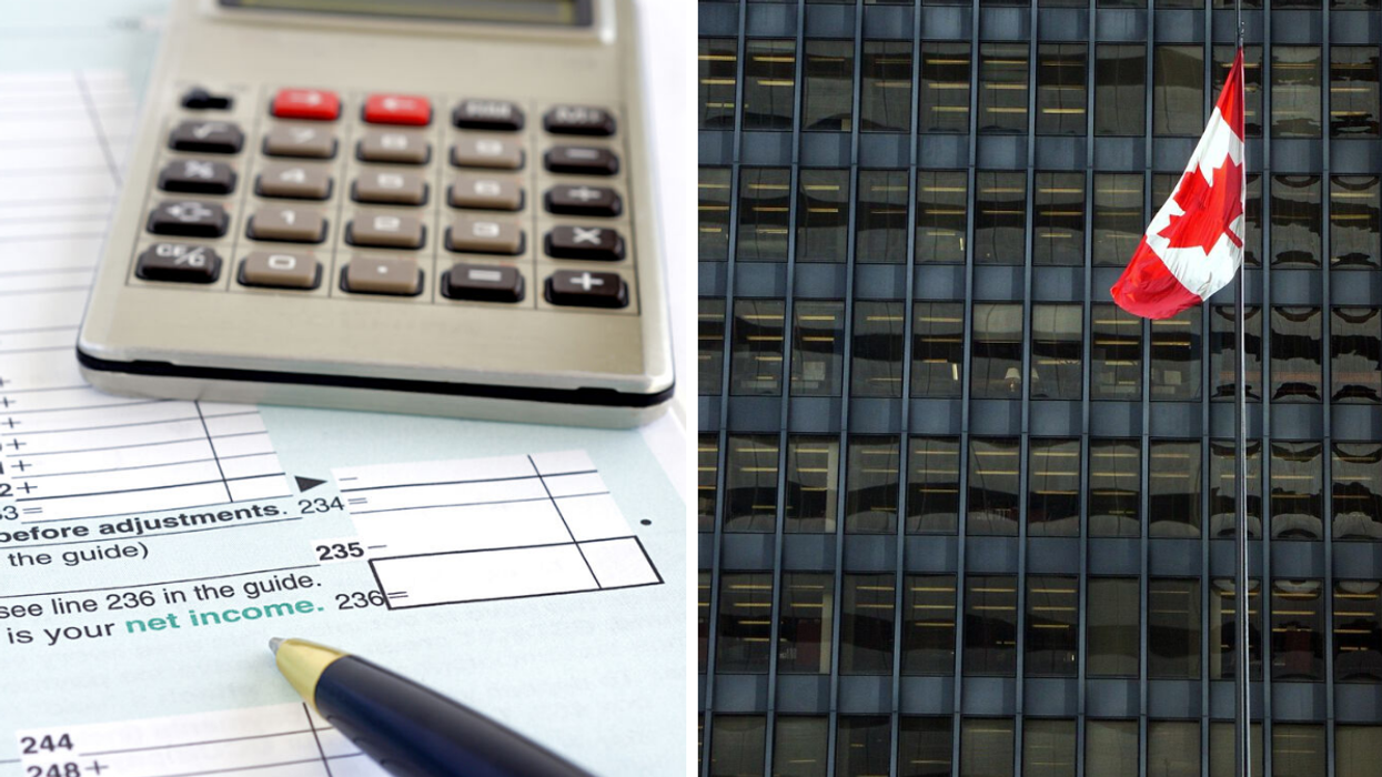 Calculatrice. Droite : Drapeau canadien.