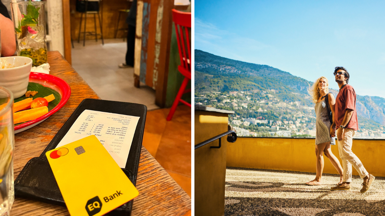 Carte EQ Bank posée sur un reçu de restaurant, prête pour le paiement dans un cadre de voyage. Droite: Couple marchant en vacances sous le soleil, avec une vue sur les montagnes et une ville européenne en arrière-plan.