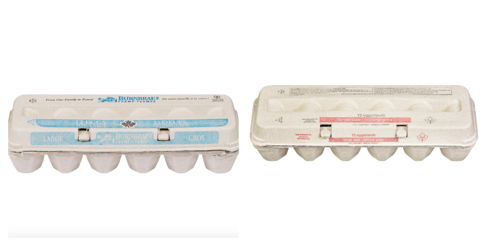Carton avec accents bleus de douze gros oeufs Burnbrae Farms. Droite : Carton avec accents rouges de douze gros oeufs Sans Nom.