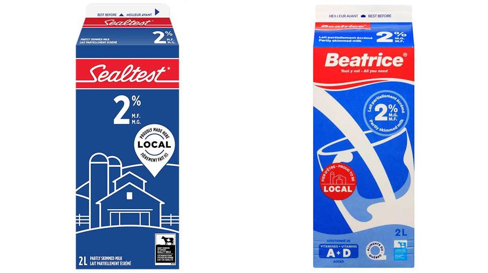 Cartons de lait 2 % sur fond blanc.
