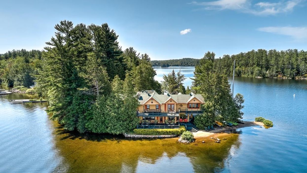 Cette maison sur une île est à vendre pour 1,65M$ dans Lanaudière