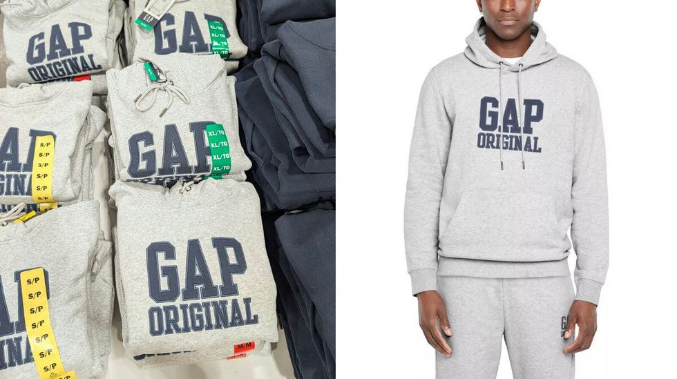 Chandails \u00e0 capuchon gris et bleus Gap dans le rayon des v\u00eatements chez Costco. Droite : un mannequin qui porte un chandail gris Gap.