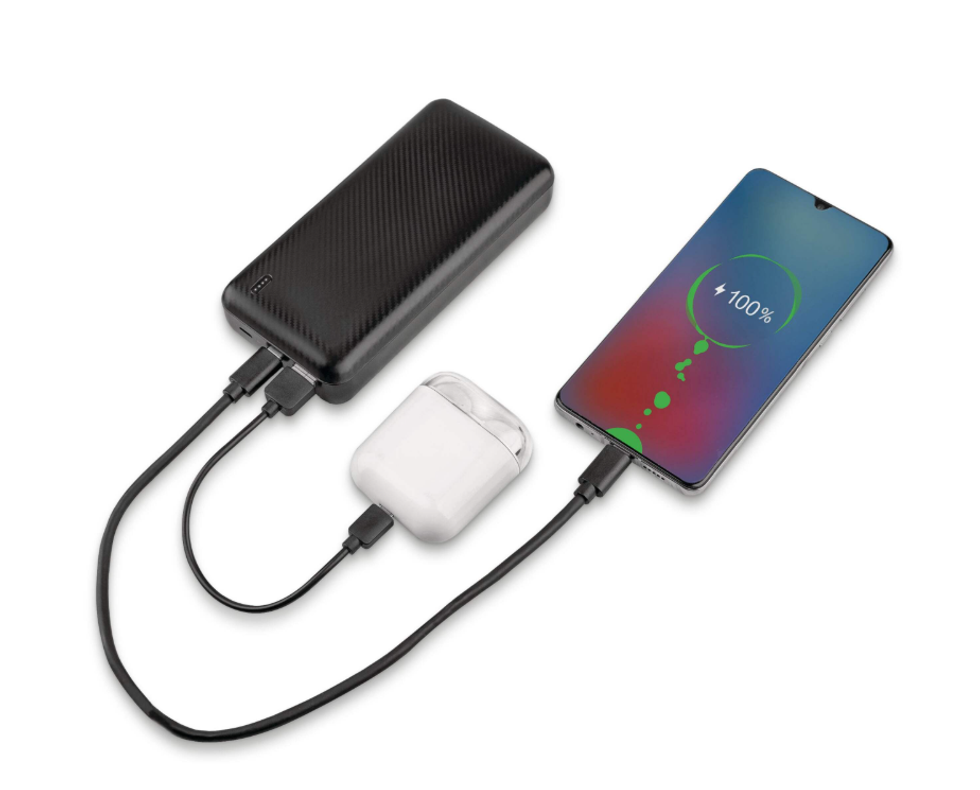 Chargeur portatif en fibre de carbone de la marque Bluehive sur le site de Canadian Tire.