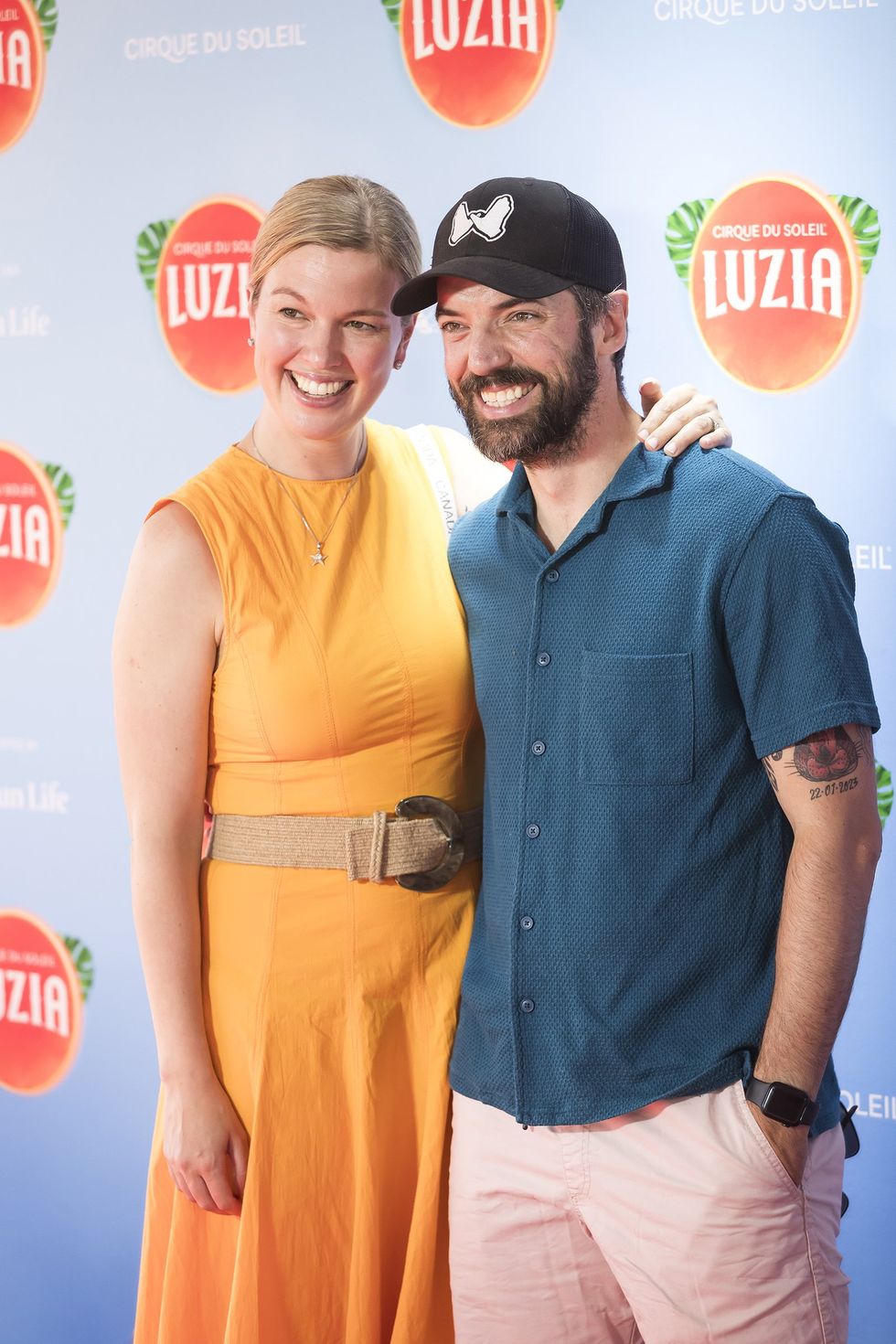 Charles Hamelin et Genevi\u00e8ve Tardif sur le tapis rouge de Luzia du Cirque du Soleil.