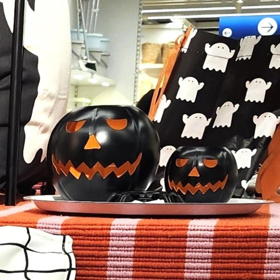 Citrouilles d\u00e9coratives en m\u00e9tal noir