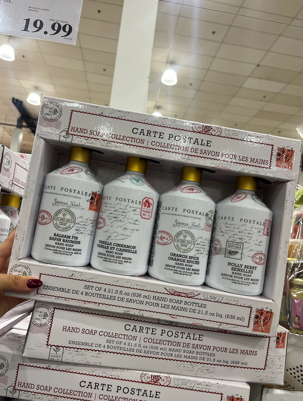 Coffret de quatre bouteilles de savon liquide \u00ab Carte postale \u00bb.