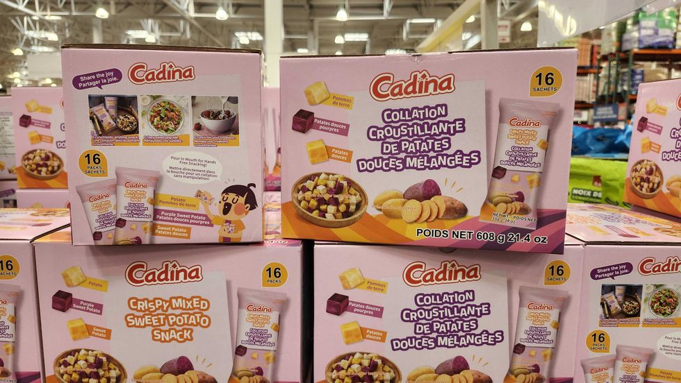 Collation de patates douces croustillantes de la marque Cadina.