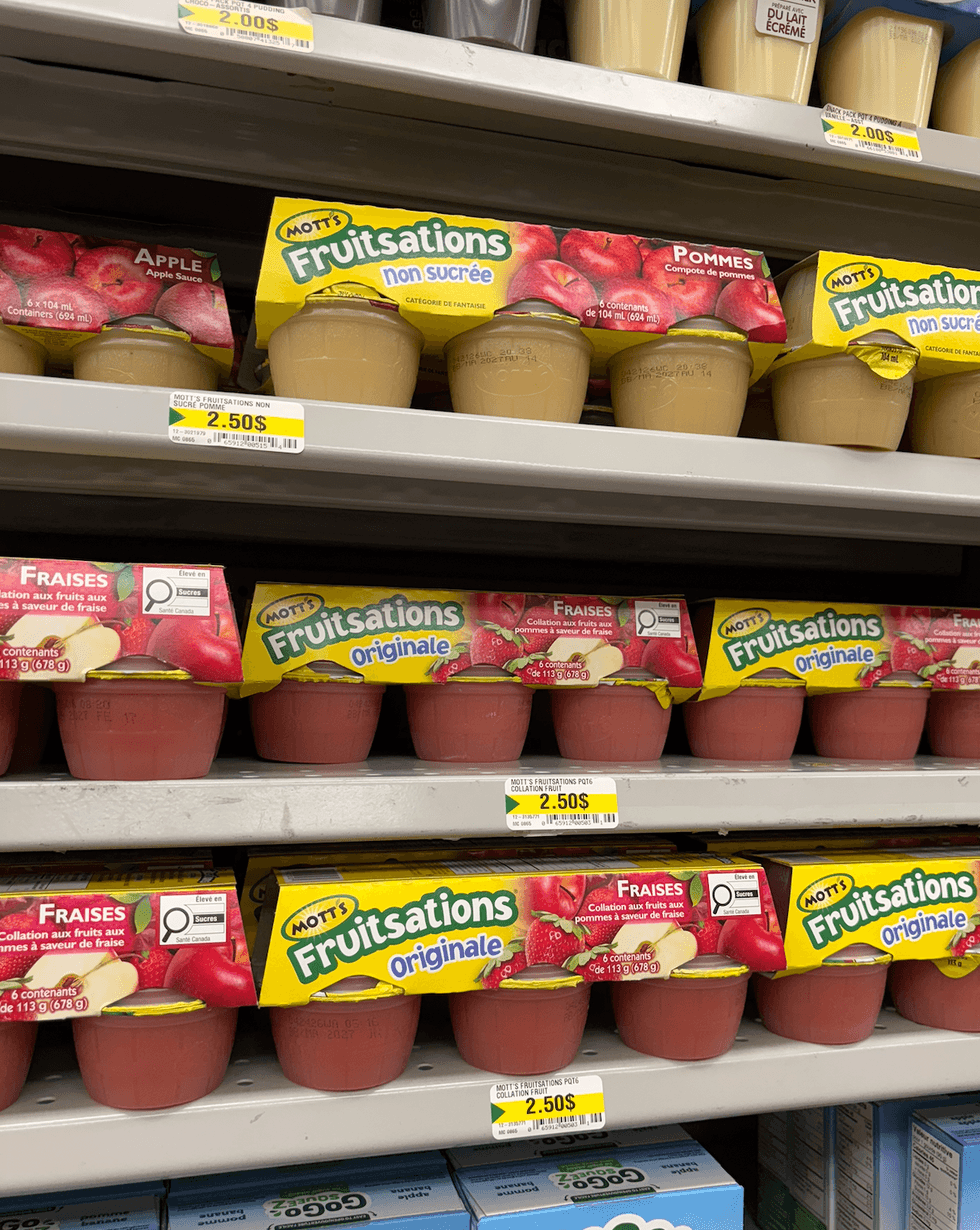 Compotes de pommes Mott's fruisations sur les tablettes du Dollarama.