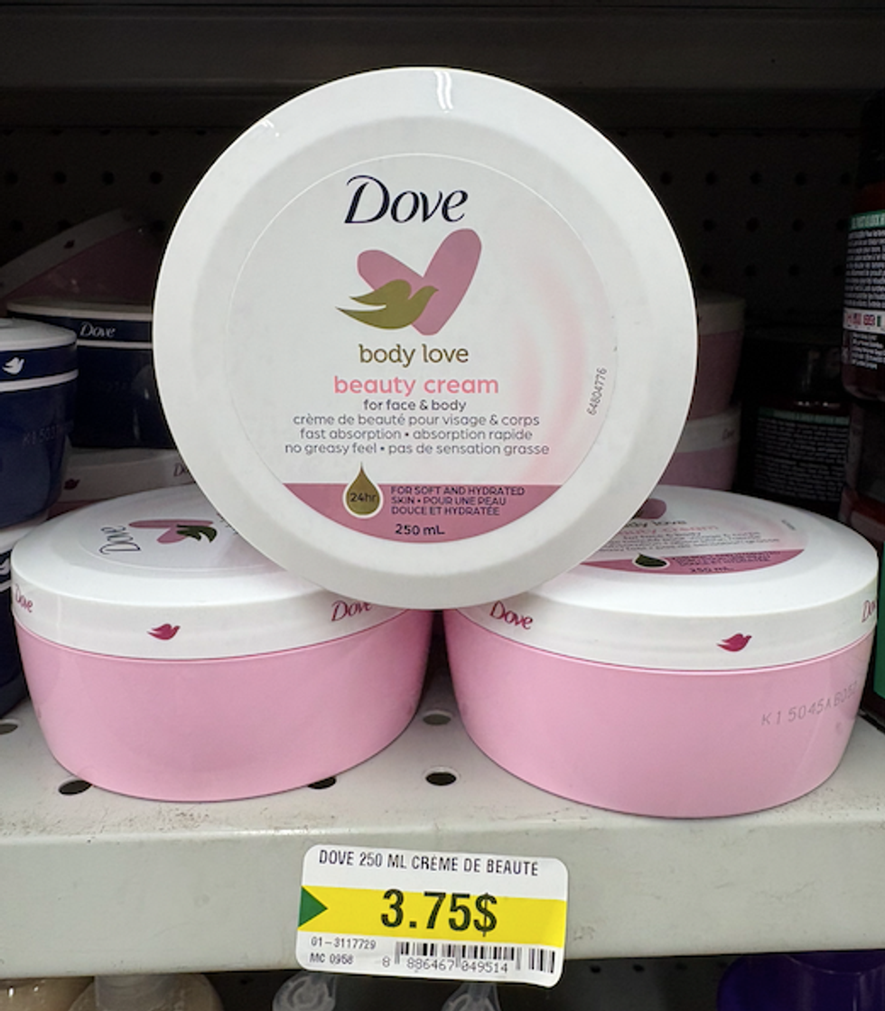 Cr\u00e8me pour le corps Dove.