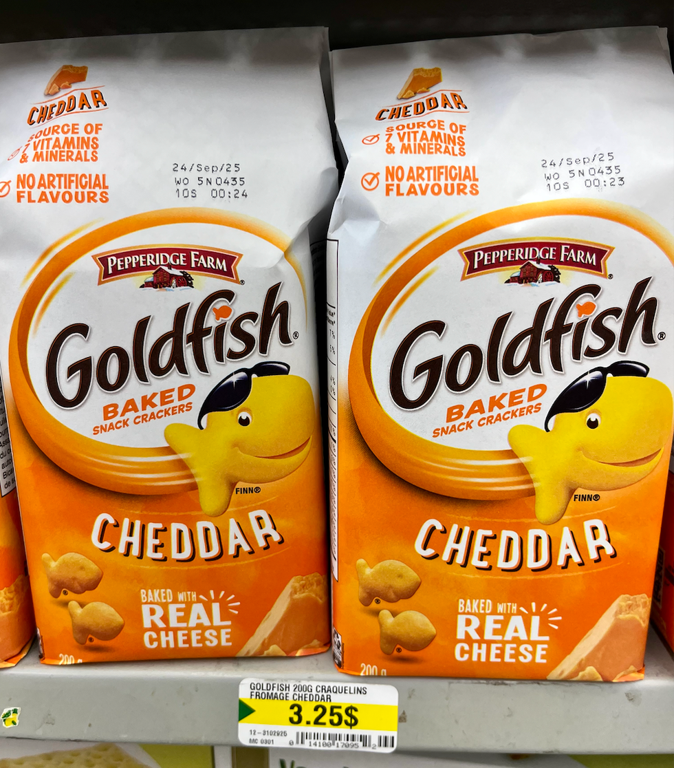 Craquelins Goldfish au cheddar sur les tablettes du Dollarama.