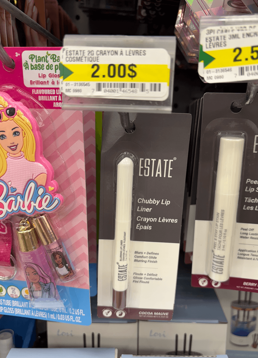 Crayon \u00e0 l\u00e8vres \u00e9pais sur les \u00e9tag\u00e8res du Dollarama.
