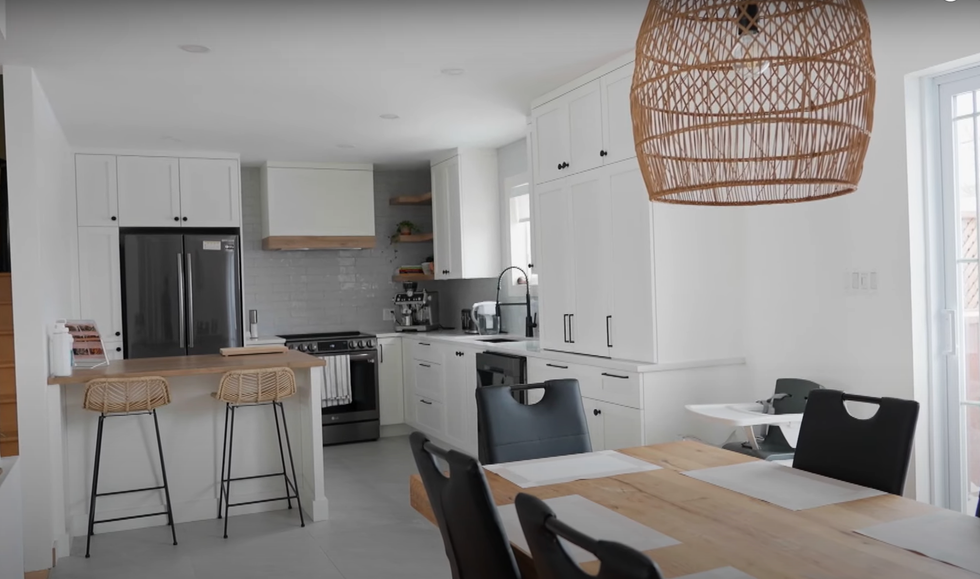 Cuisine et salle \u00e0 manger.