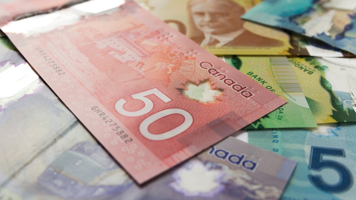 De l'argent canadien.