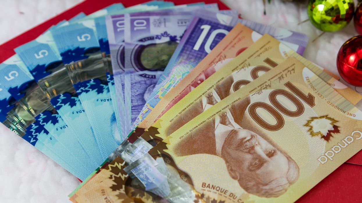 De l'argent canadien.