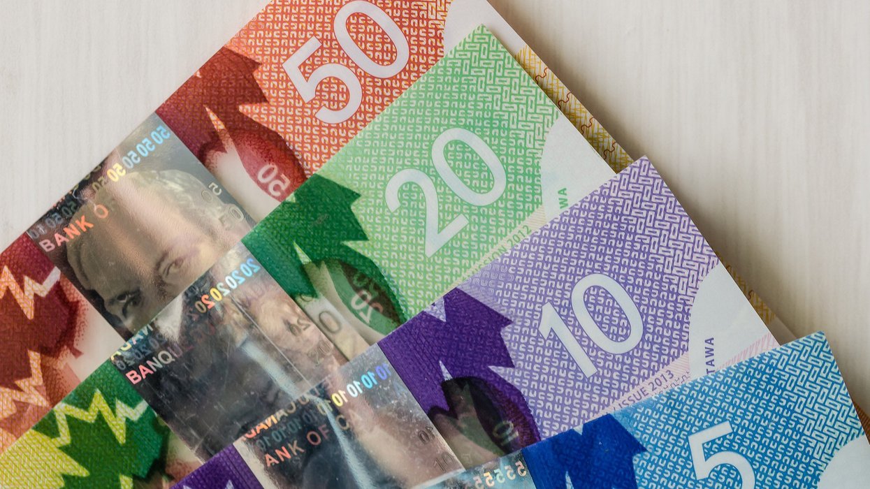 De l'argent canadien.