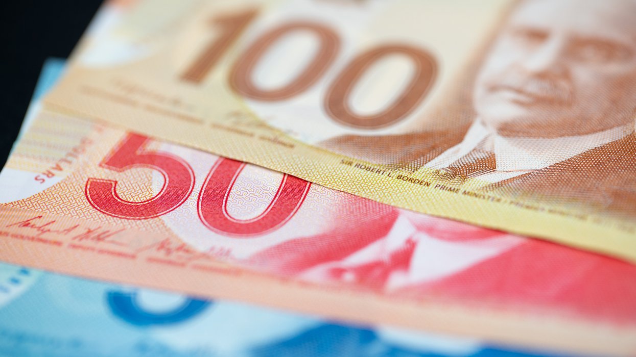 De l'argent canadien.