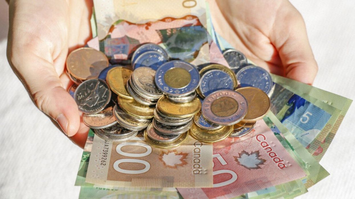 De l'argent canadien.