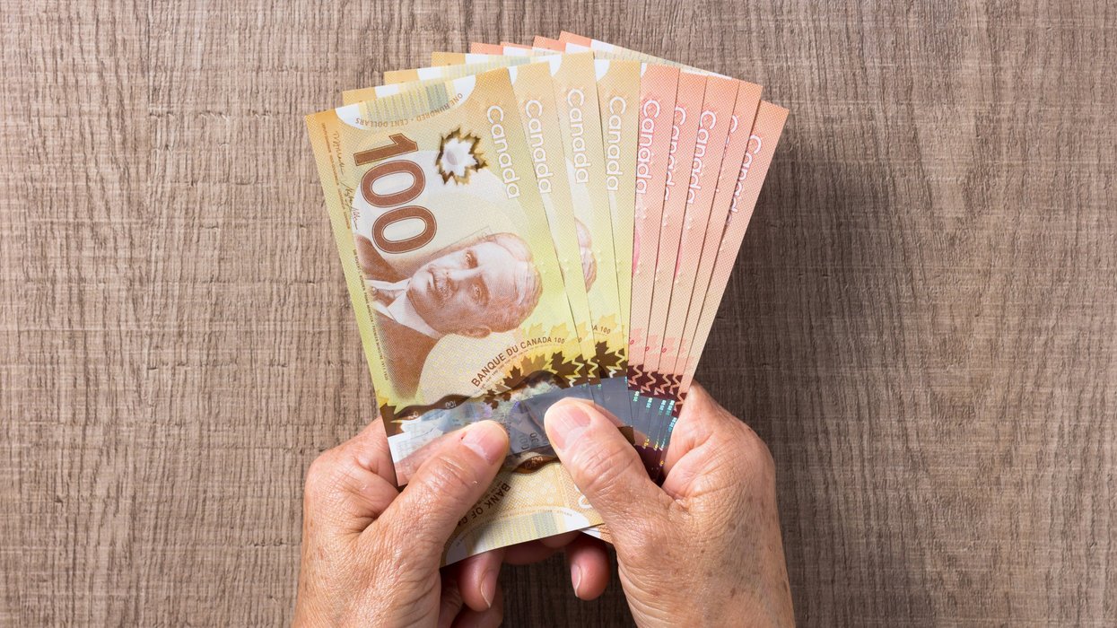De l'argent canadien.