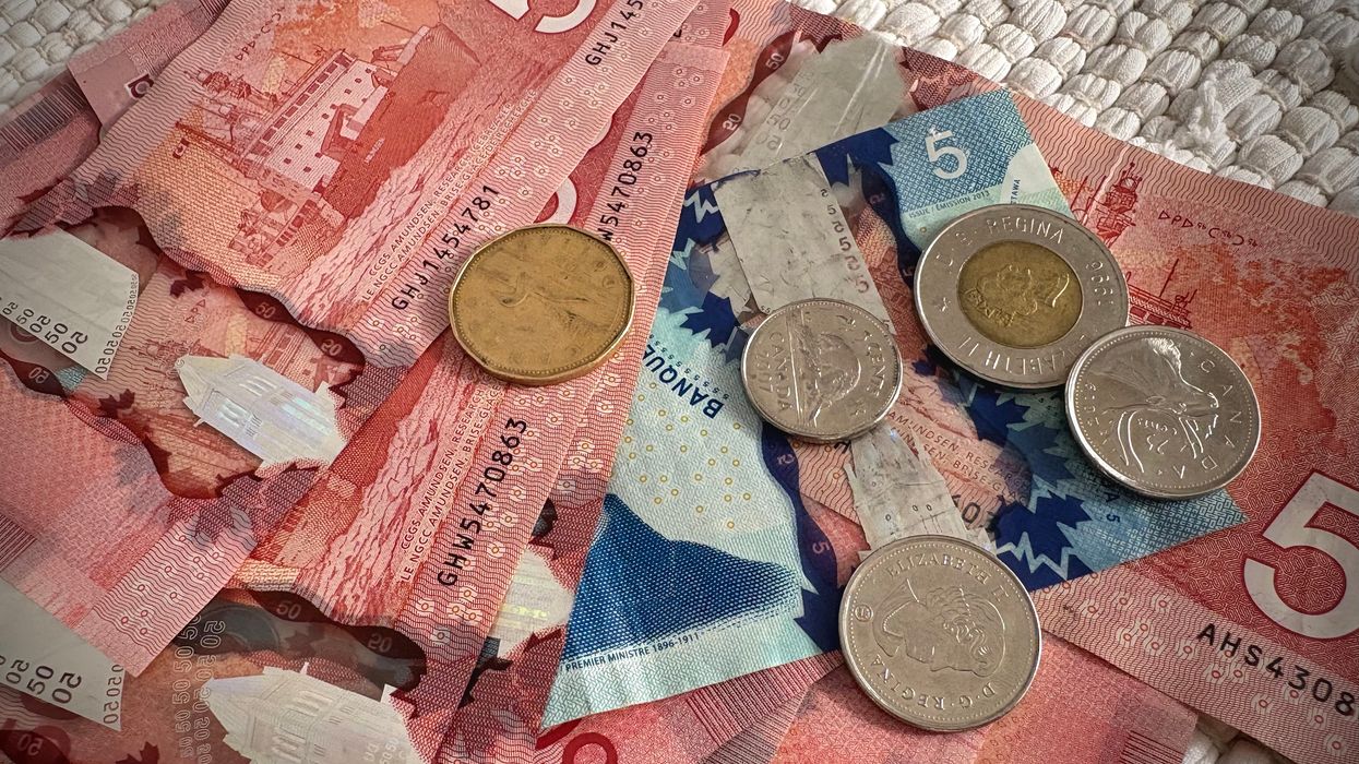 De l'argent canadien.