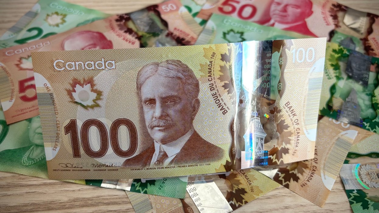 De l'argent canadien.