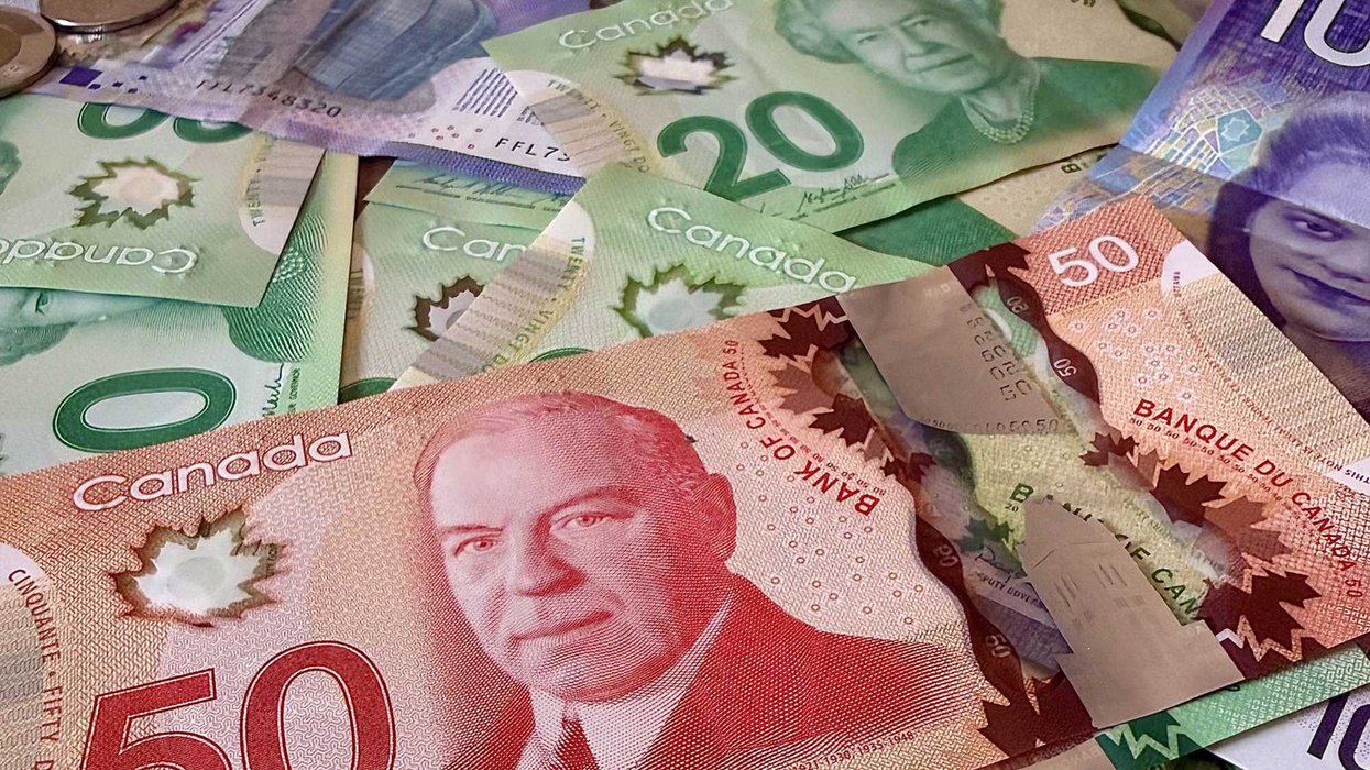 De l'argent canadien.