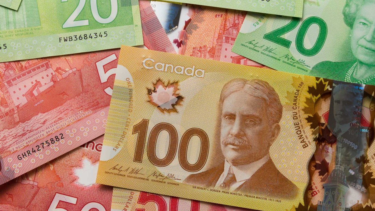 De l'argent canadien.