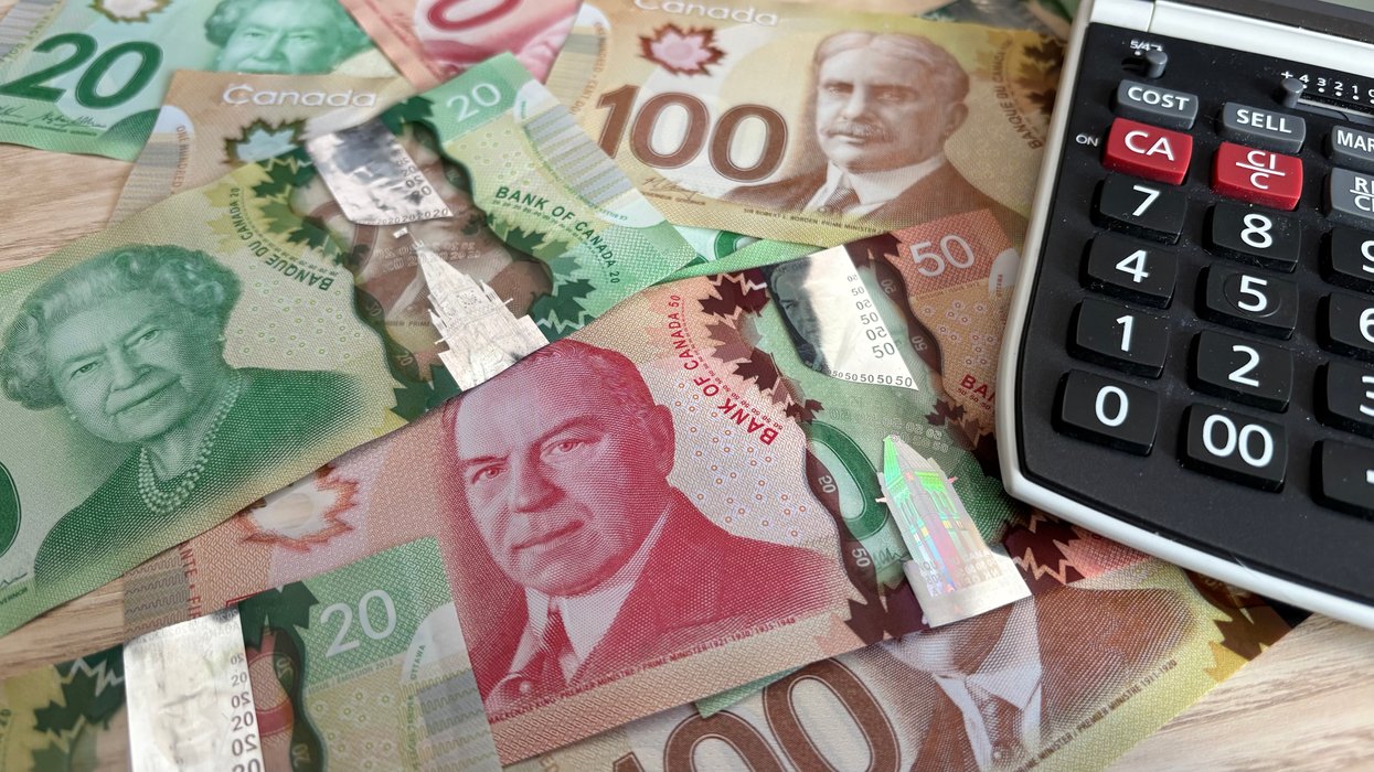 De l'argent canadien.