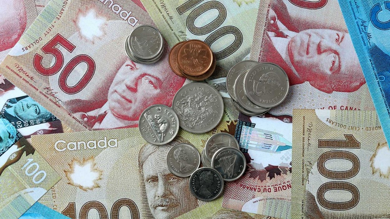 De l'argent canadien.
